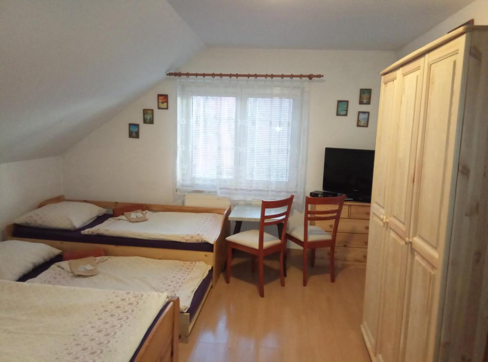 Vila Strazan Hotel Poprad Buitenkant foto